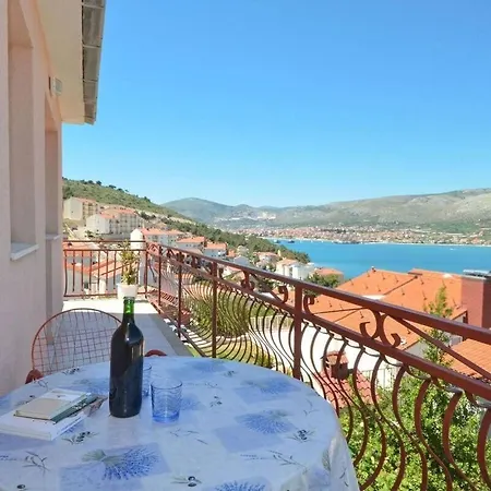 Lägenhet Sima Trogir